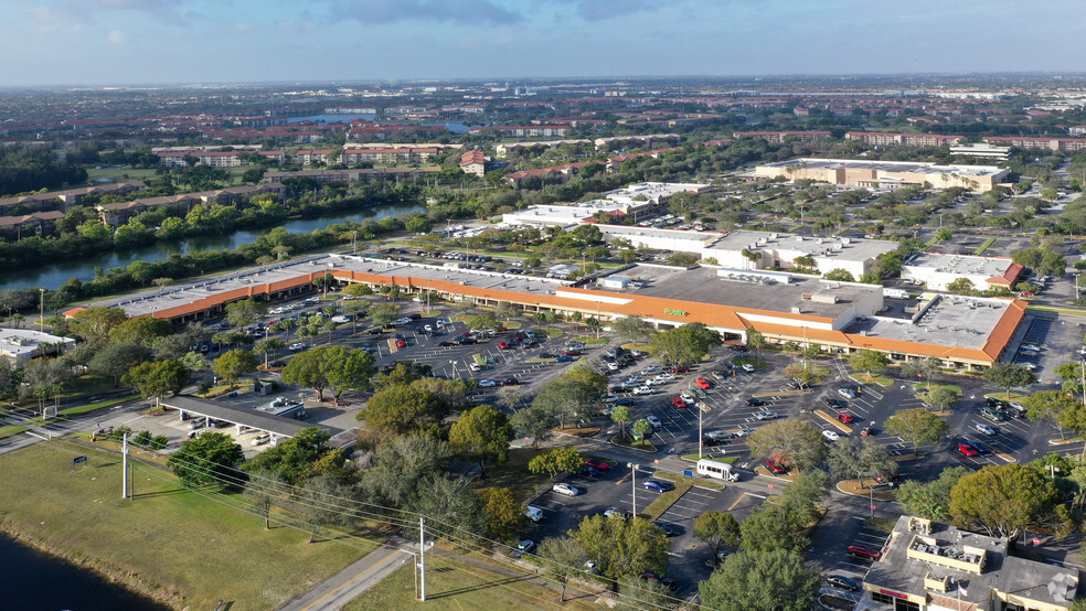 12550 Pines Blvd, Pembroke Pines, FL for lease - Primary Photo - Image 1 of 7