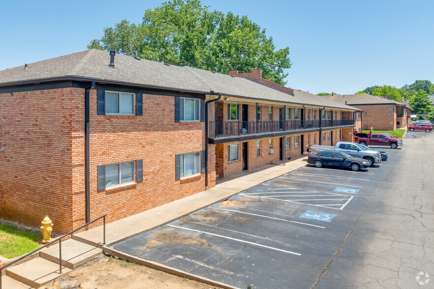 6607 6615 S, Tulsa, OK for sale - Primary Photo - Image 1 of 1