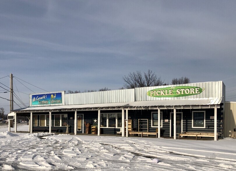 2771 S Huron Rd, Kawkawlin, MI 48631