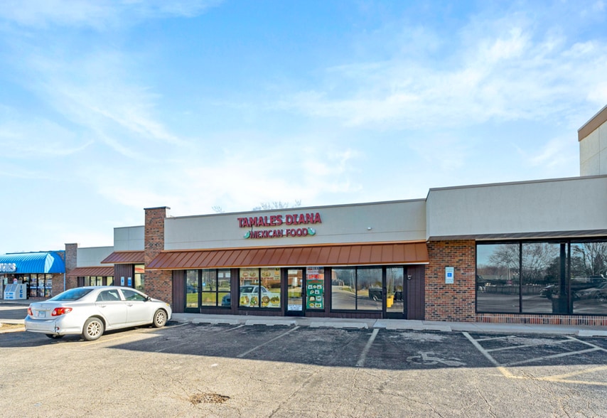 605-625 N Midlothian Rd, Mundelein, IL for sale - Building Photo - Image 3 of 8
