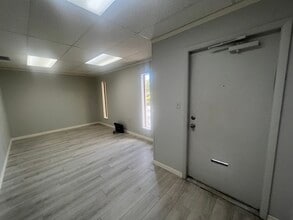 6449 38th Ave, Saint Petersburg, FL for lease Interior Photo- Image 1 of 32