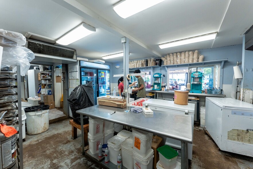 Kihei Crossroads portfolio of 2 properties for sale on LoopNet.com - Building Photo - Image 3 of 25