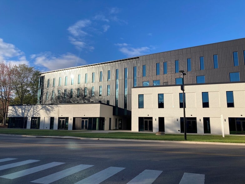 1300 Enterprise Way, Huntsville, AL for lease - Building Photo - Image 3 of 8