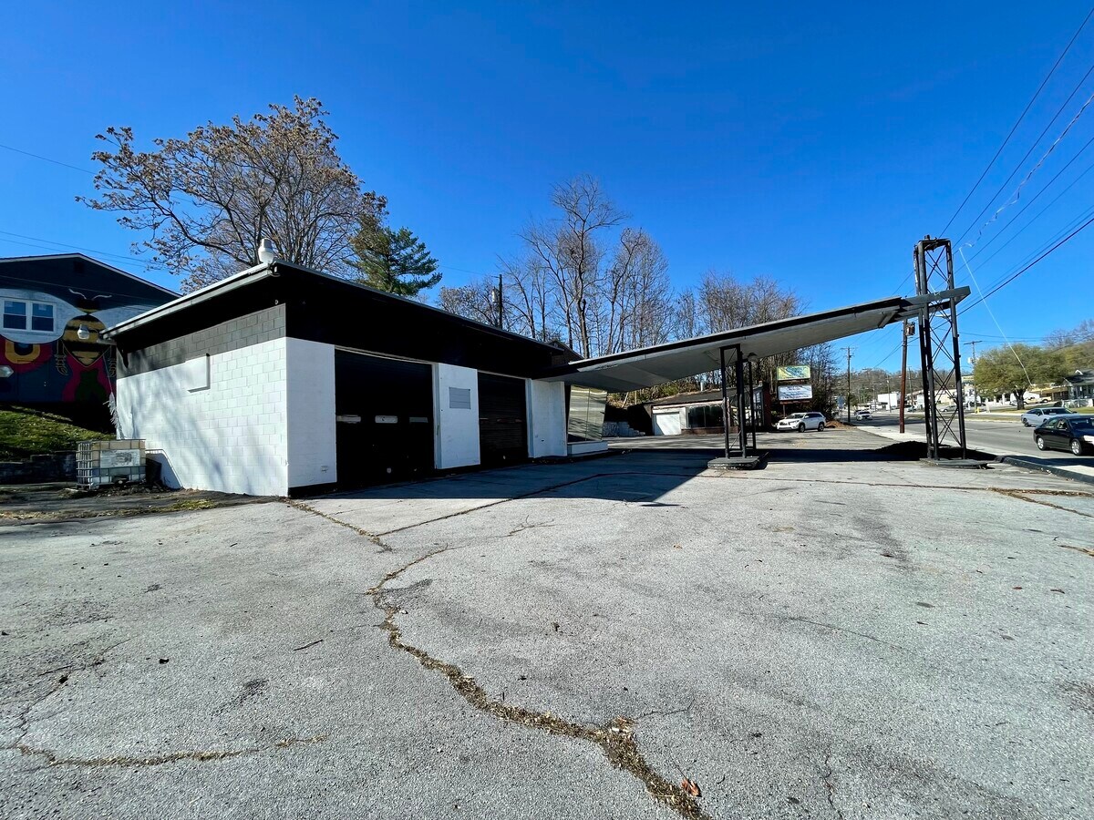 220 Gate City Hwy, Bristol, VA 24201