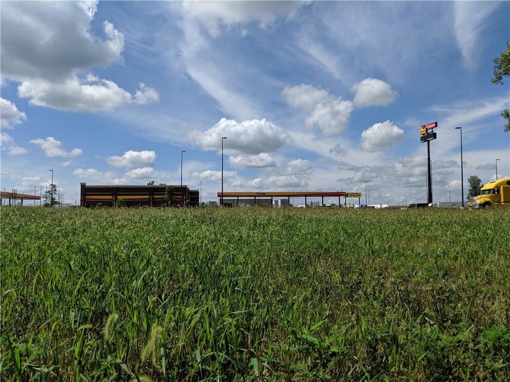 County Fair Dr, Decatur, IL for sale Primary Photo- Image 1 of 7