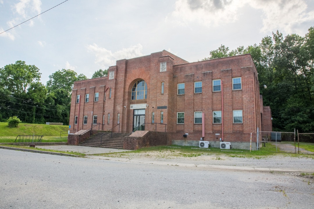 105 School St, Emporia, VA 23847