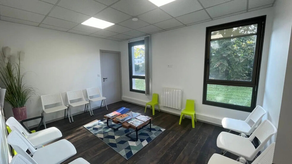 Office in Viriat for lease - Interior Photo - Image 3 of 12