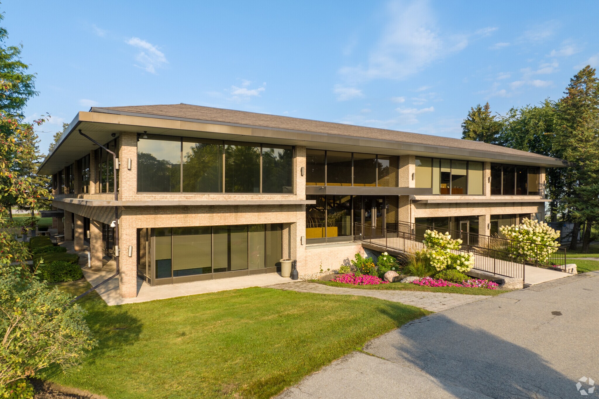 180 Renfrew Dr, Markham, ON for lease Primary Photo- Image 1 of 5