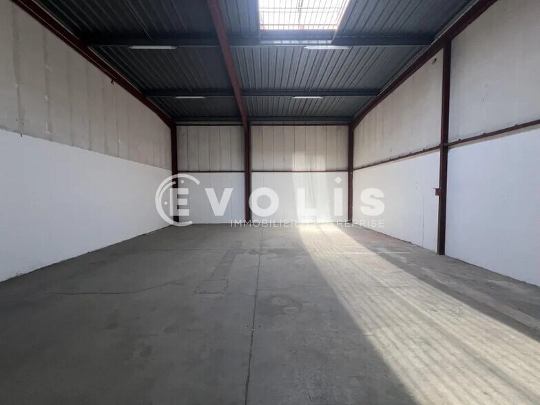 477 Rue Marcel Paul, Champigny-sur-Marne for lease - Interior Photo - Image 3 of 28