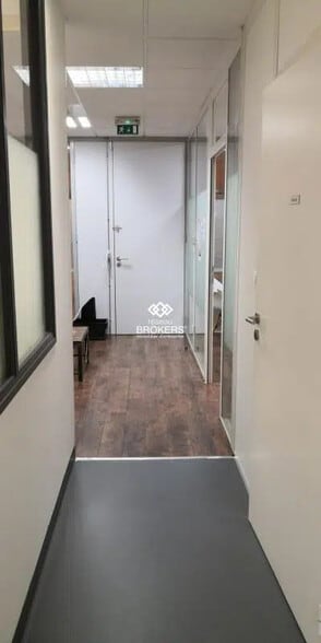 Office in Saint-Cyr-sur-Loire for lease - Interior Photo - Image 2 of 4