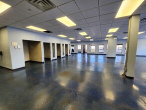 33-10 Queens Blvd, Long Island City, NY for lease Interior Photo- Image 2 of 9