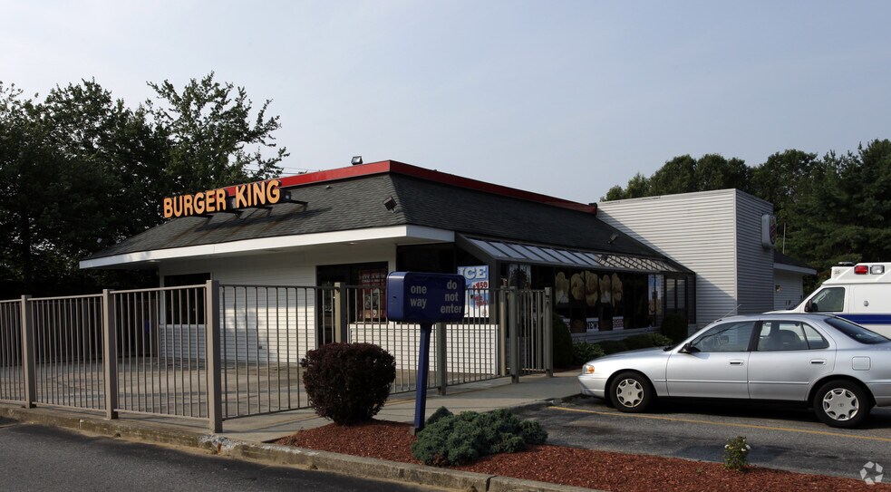 460 W Grove St, Middleboro, MA for sale - Primary Photo - Image 1 of 1