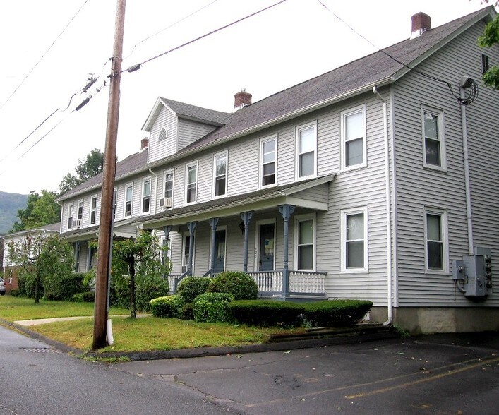 1422 Nashawannuck St, Easthampton, MA 01027