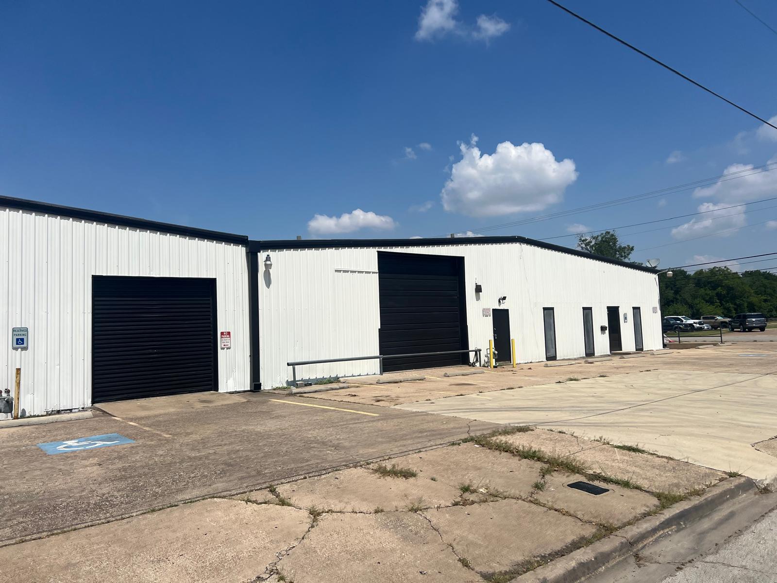 2333 Delante St, Haltom City, TX for lease Building Photo- Image 1 of 4