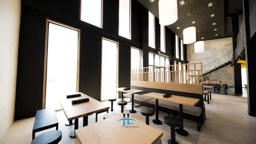 Retail in Le Haillan for lease - Interior Photo - Image 3 of 3