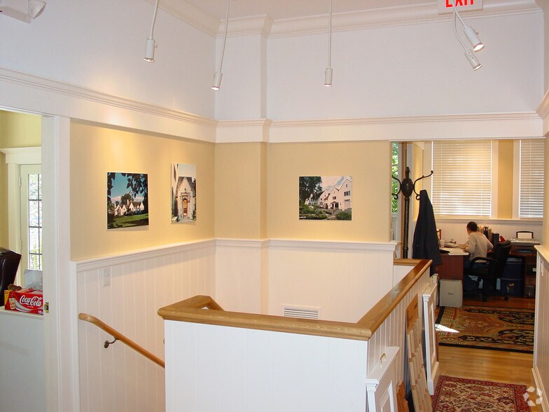 301 Valley Rd, Cos Cob, CT for sale - Lobby - Image 3 of 12