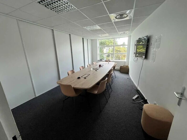 Office in Rennes for lease - Building Photo - Image 3 of 7