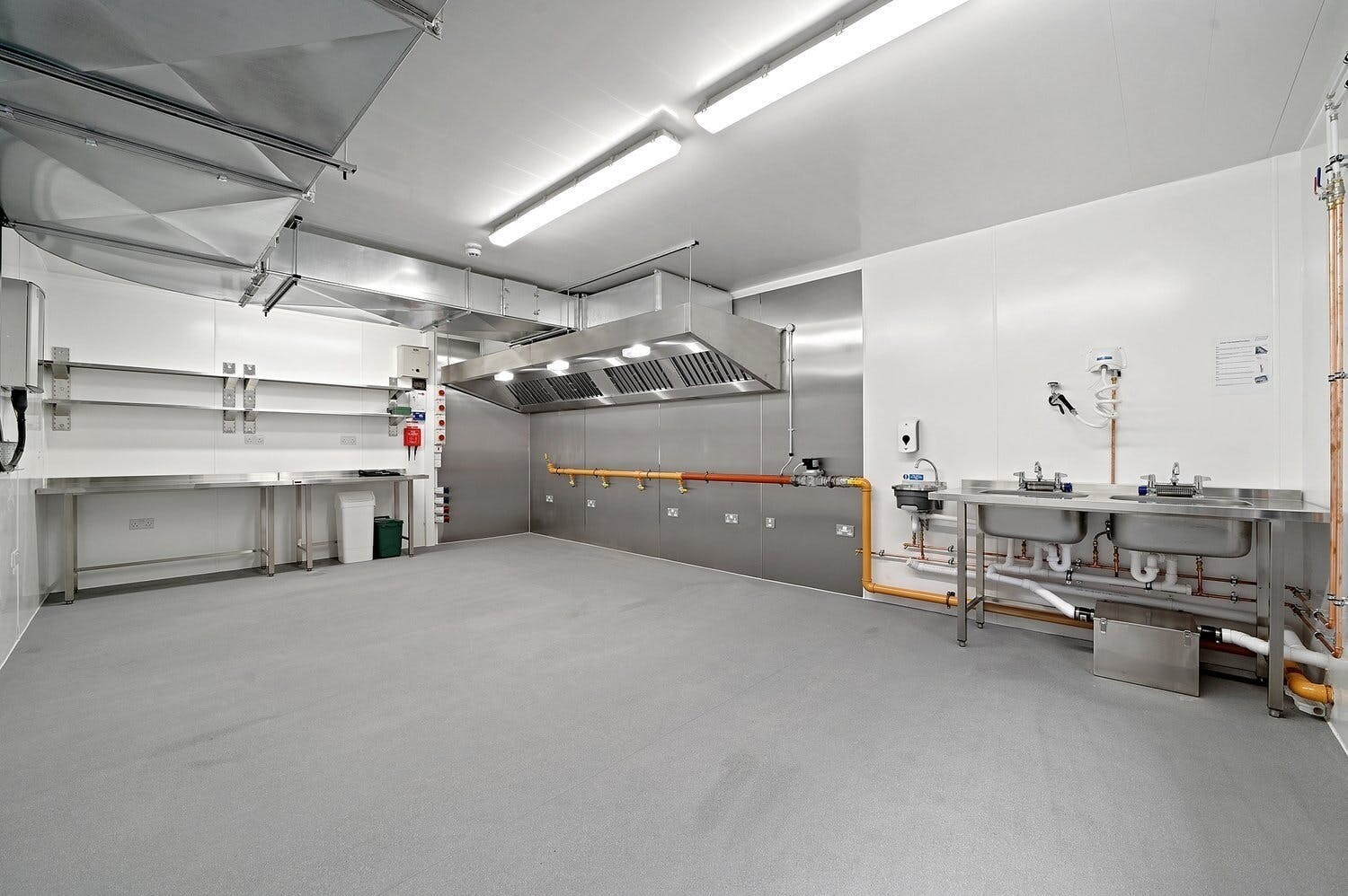 110-118 Markfield Rd, London for lease Building Photo- Image 1 of 6