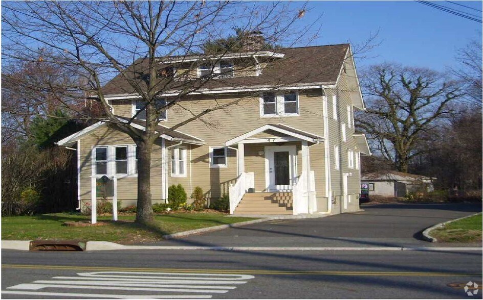 47 Spring St, Ramsey, NJ 07446