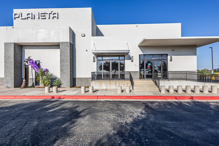 2331 Endeavor, Laredo, TX 78041 Retail for Sale