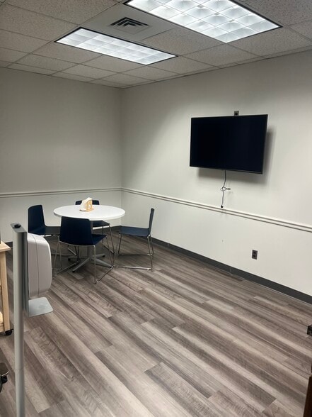 55 Harristown Rd, Glen Rock, NJ for lease - Interior Photo - Image 2 of 9