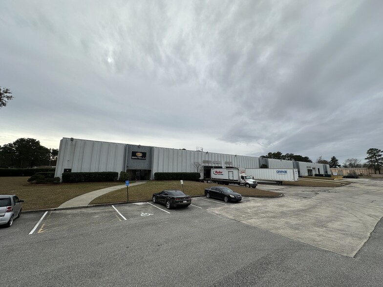 7391 Pepperdam Ave, North Charleston, SC for lease - Building Photo - Image 2 of 23