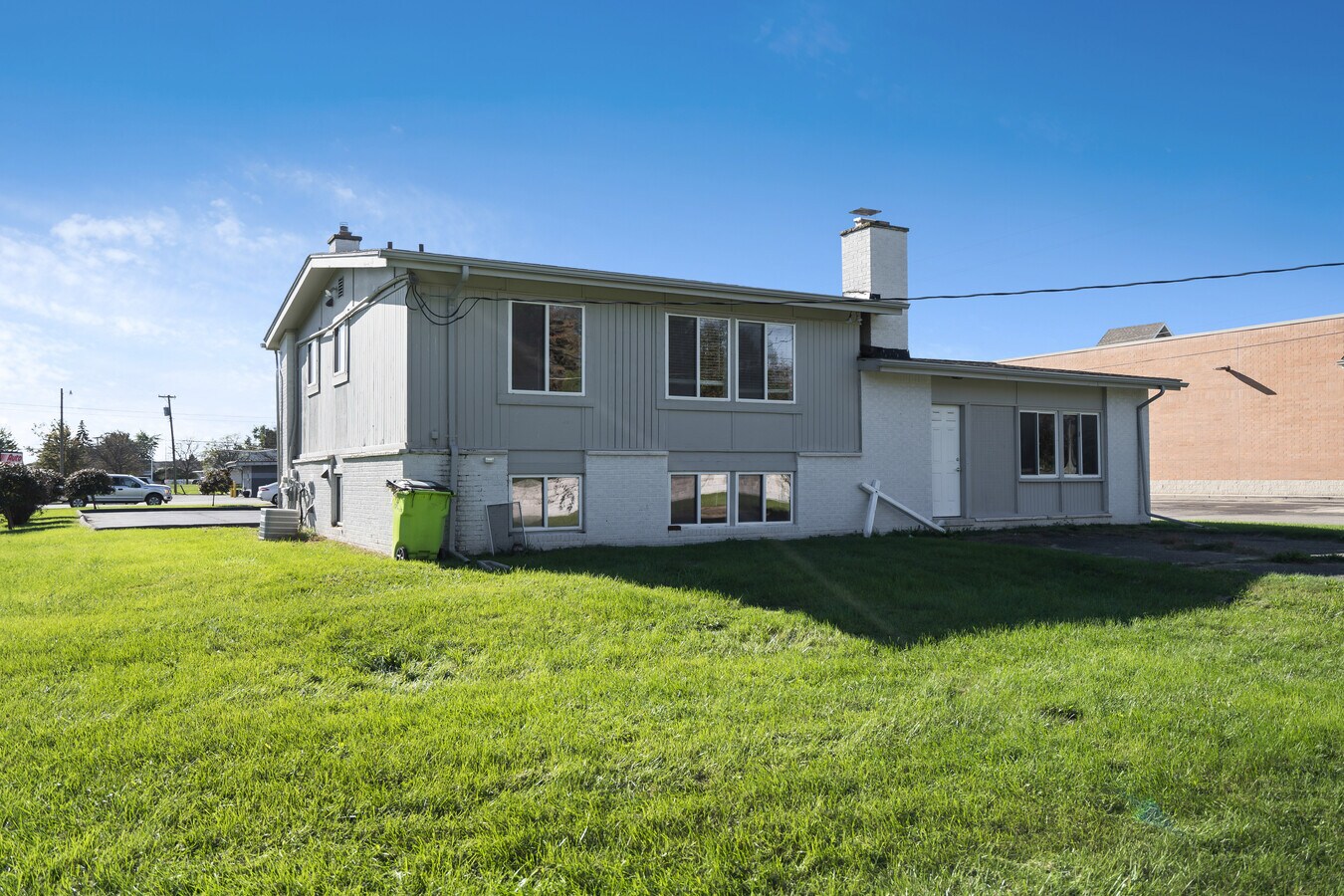 43130 Utica Rd, Sterling Heights, MI 48314