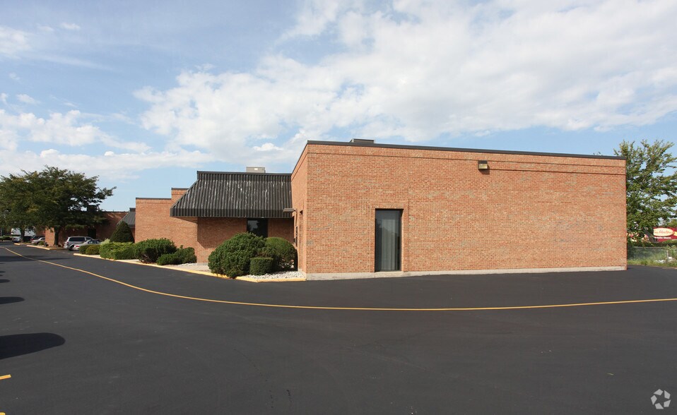 250 Wyecroft Rd, Oakville, ON for lease - Building Photo - Image 2 of 2