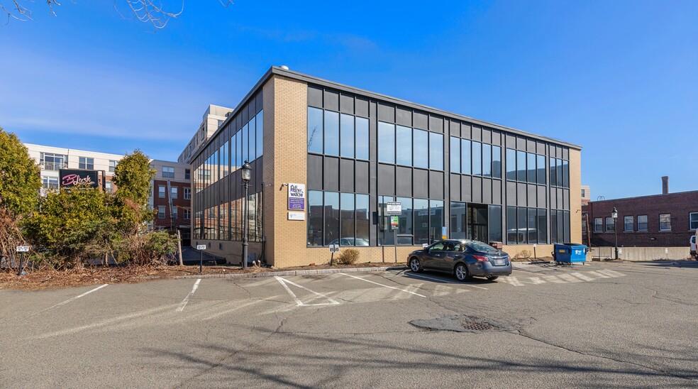 24 Crescent St, Waltham, MA for lease - Building Photo - Image 1 of 6