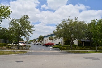 1570-1578 NW 165th St, Miami, FL for lease Building Photo- Image 2 of 2