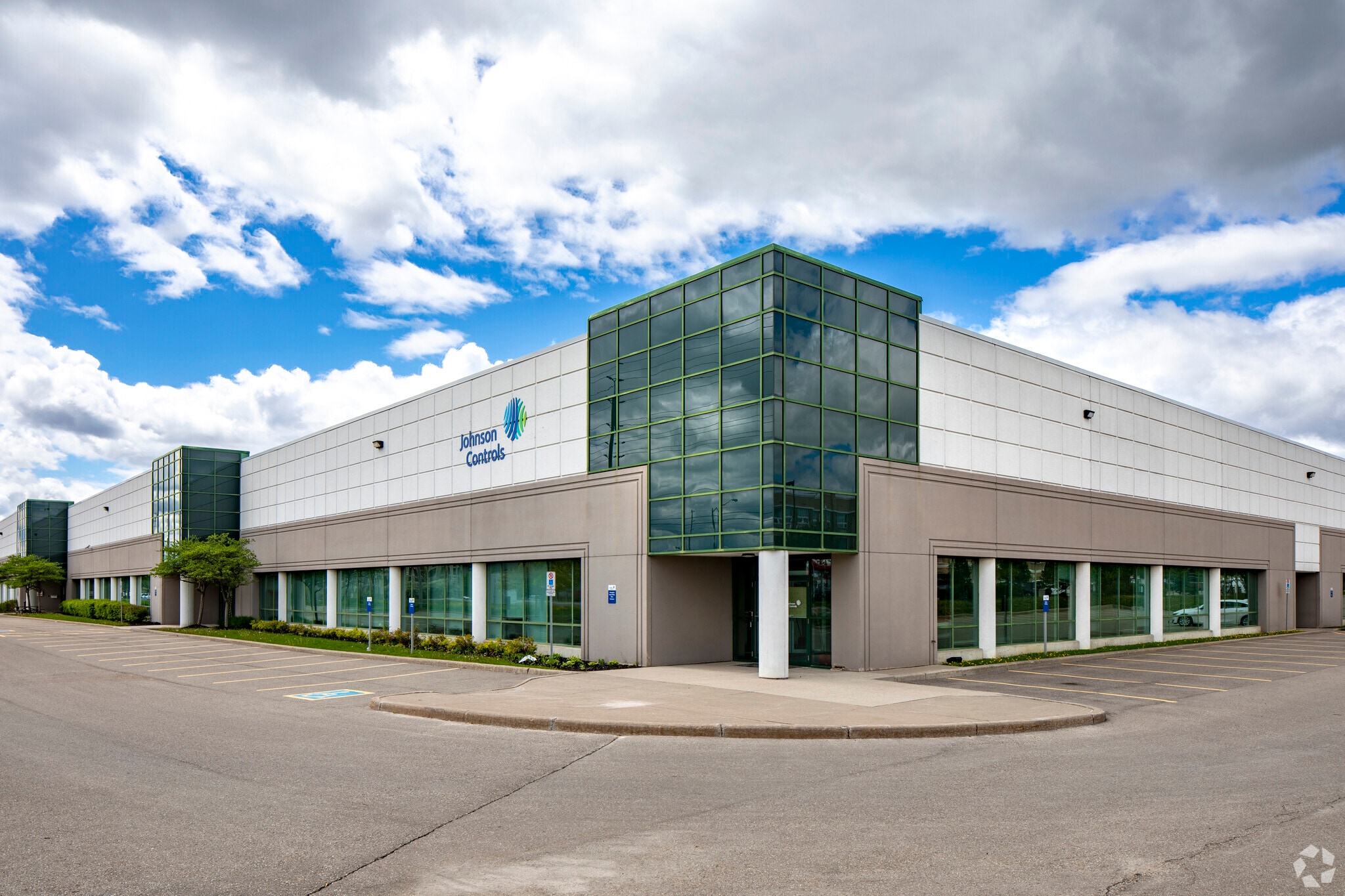 2400 Skymark Ave, Mississauga, ON for lease Building Photo- Image 1 of 4