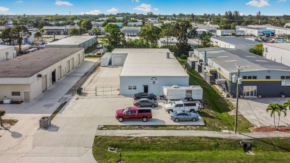 3231 SE Slater St, Stuart, FL for sale - Building Photo - Image 2 of 28