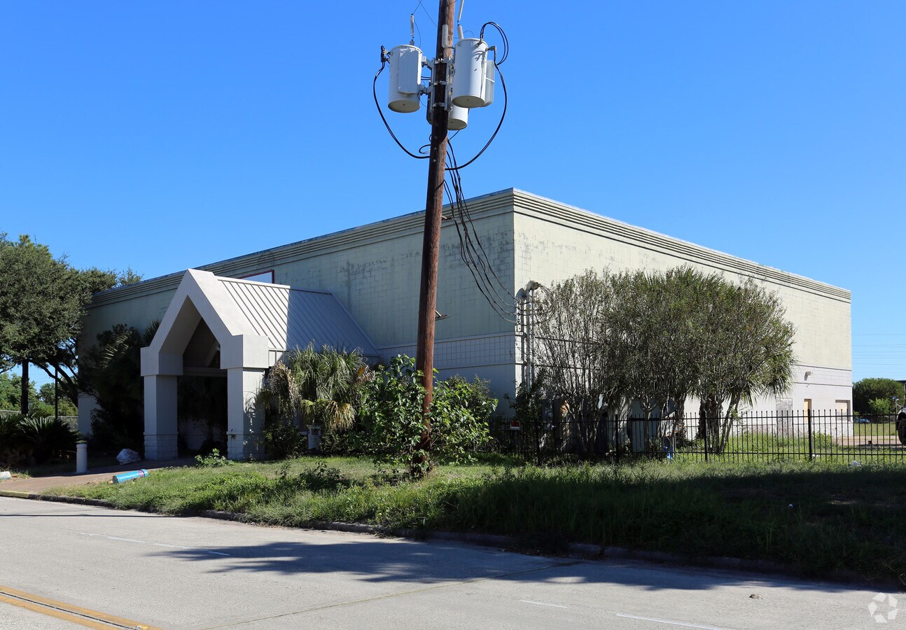 180 Rankin Rd, Houston, TX 77073