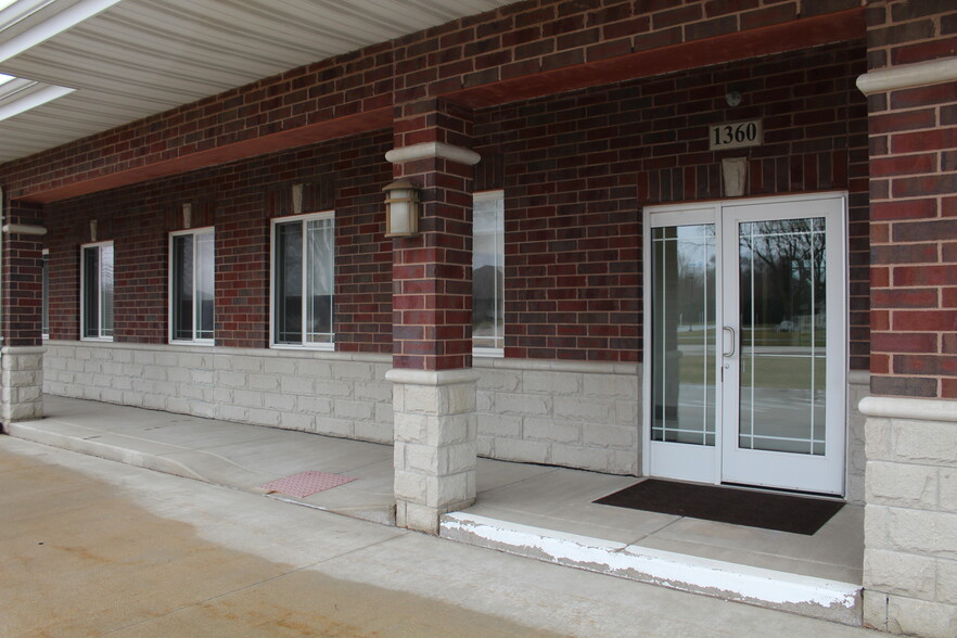 1360 E Division St, Diamond, IL for lease - Building Photo - Image 1 of 26