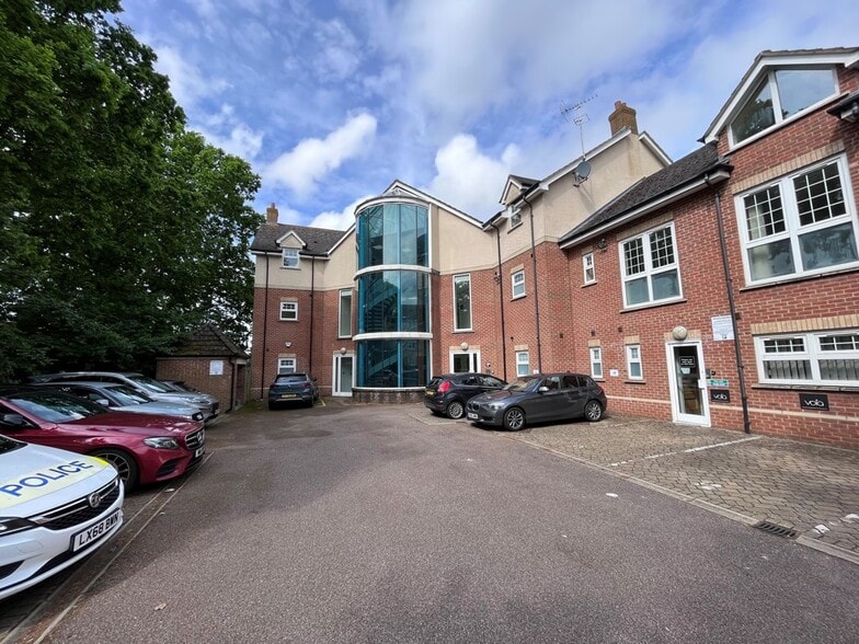 108-118 The Hawthorns, Flitwick for lease - Building Photo - Image 1 of 1