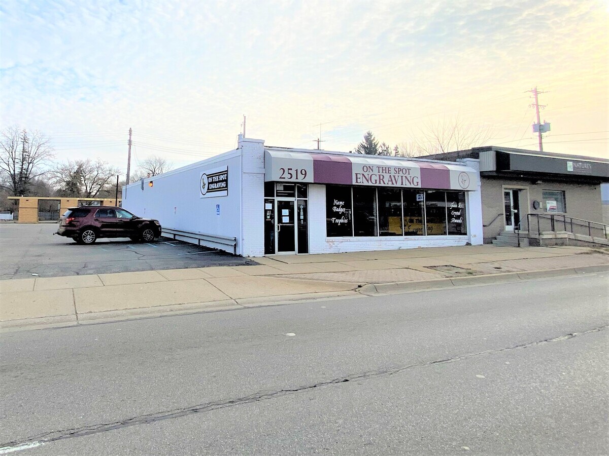 2519 S Cedar St, Lansing, MI 48910