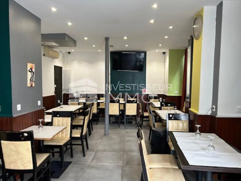 Retail in Paris for lease - Interior Photo - Image 2 of 12