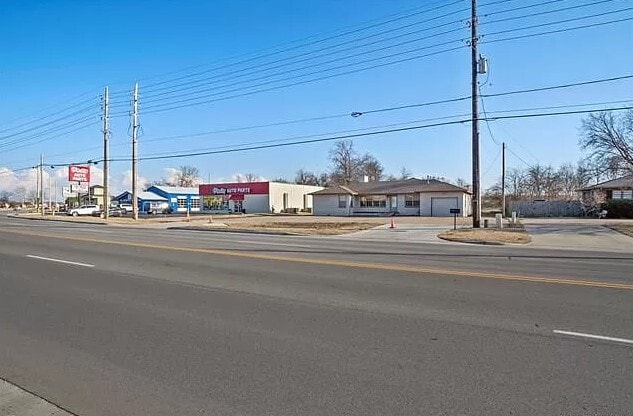 1014 W Main St, Jenks, OK for sale - Building Photo - Image 2 of 4