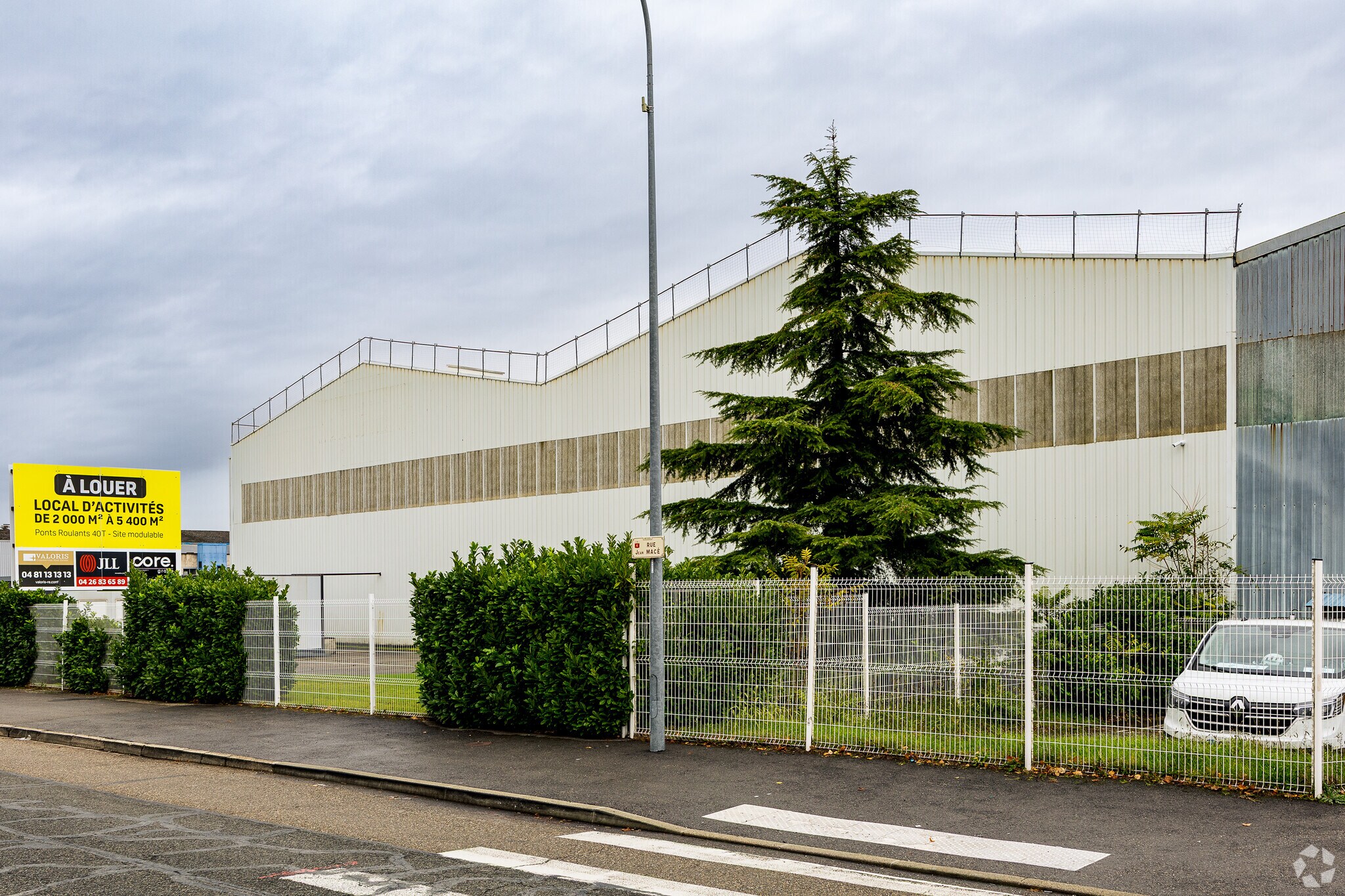 4 Rue Jean Macé, Meyzieu for lease Primary Photo- Image 1 of 3