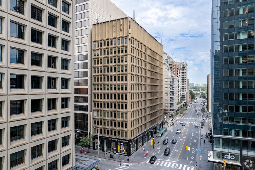 66 Bloor St W, Toronto, ON for lease - Building Photo - Image 2 of 4