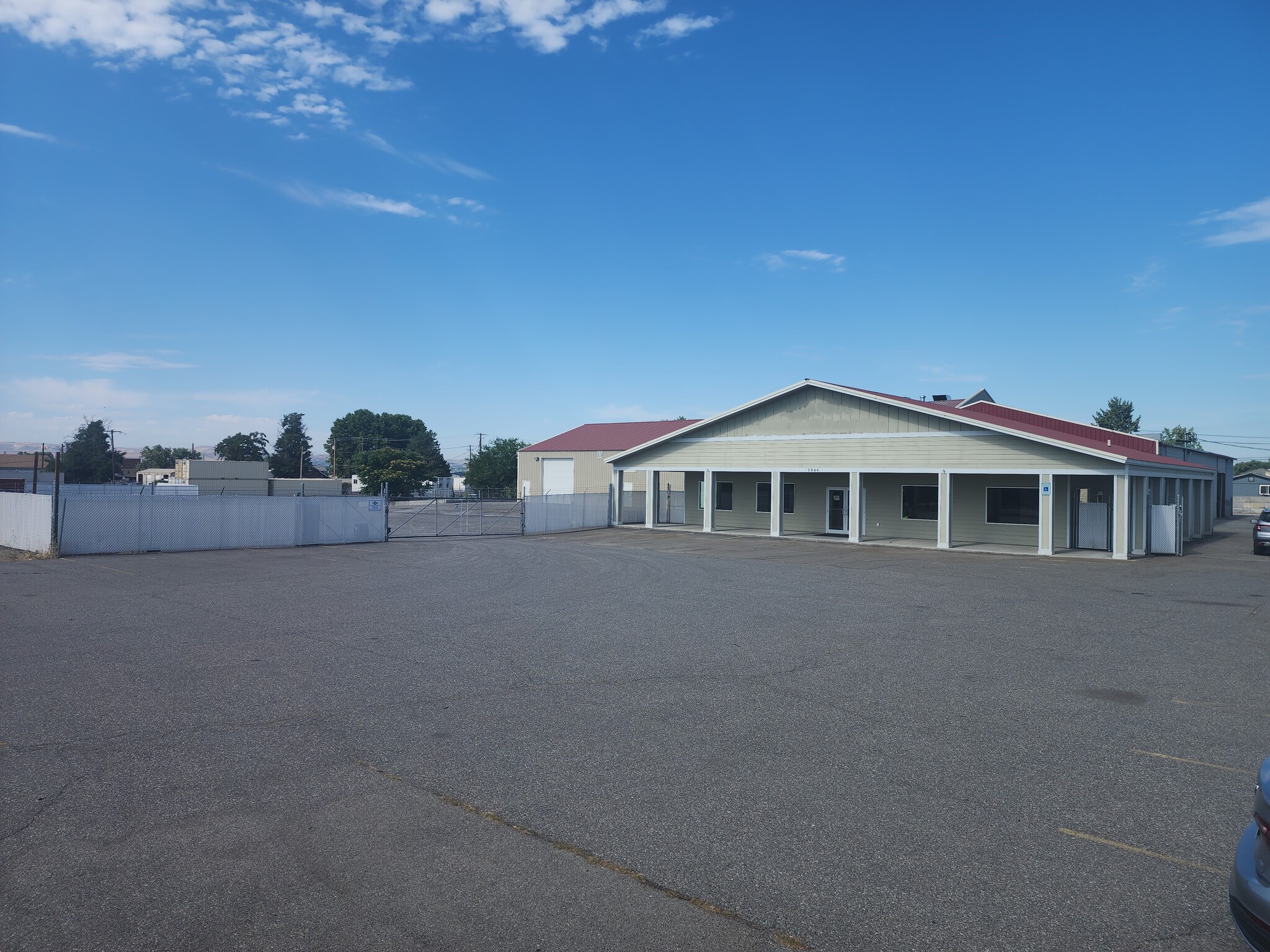 4th Avenue Properties portfolio of 2 properties for sale on LoopNet.com Primary Photo- Image 1 of 13