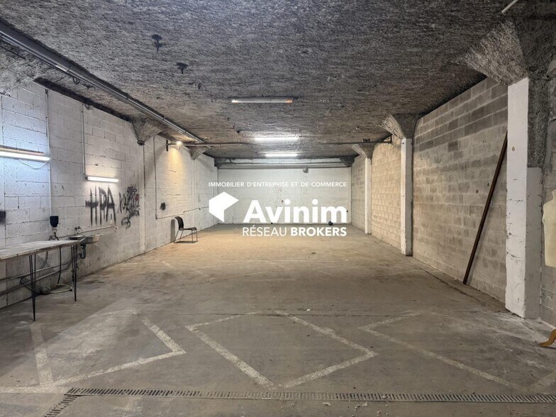 Industrial in Nanterre for lease - Interior Photo - Image 1 of 4