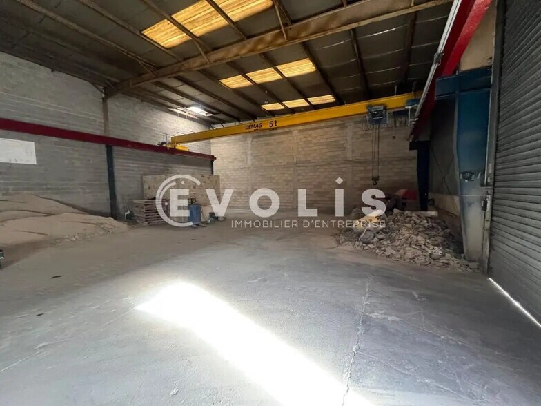 Flex in Ozoir-la-Ferrière for lease - Interior Photo - Image 2 of 6