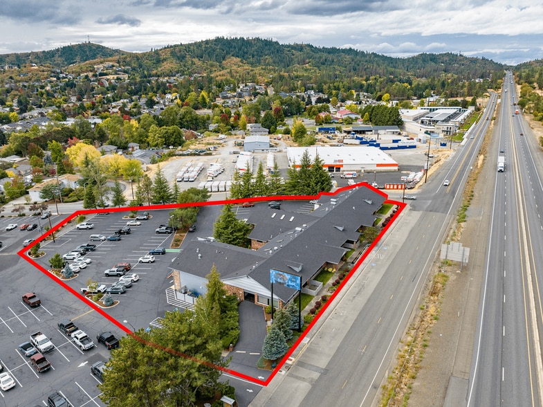 2166 NW Vine St, Grants Pass, OR for sale - Building Photo - Image 3 of 147