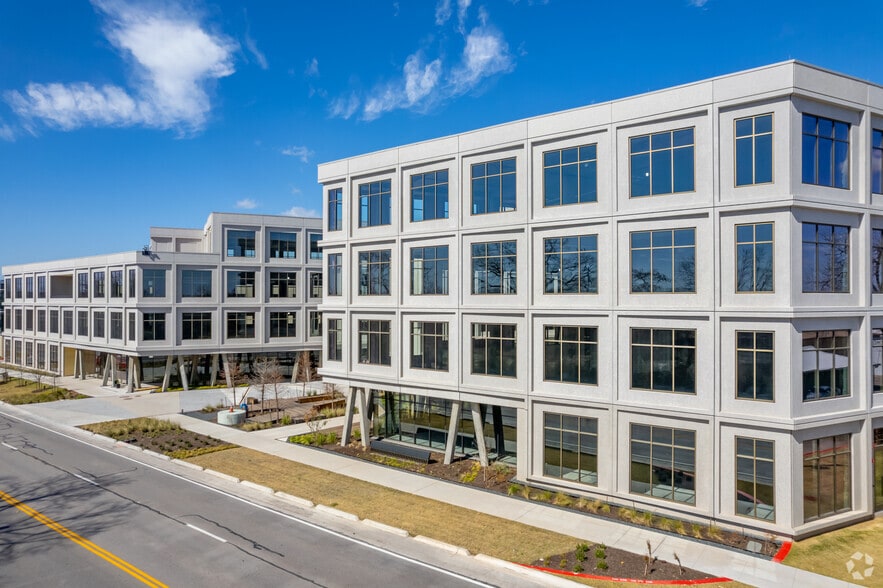 3232 E Cesar Chavez St, Austin, TX for lease - Building Photo - Image 3 of 34