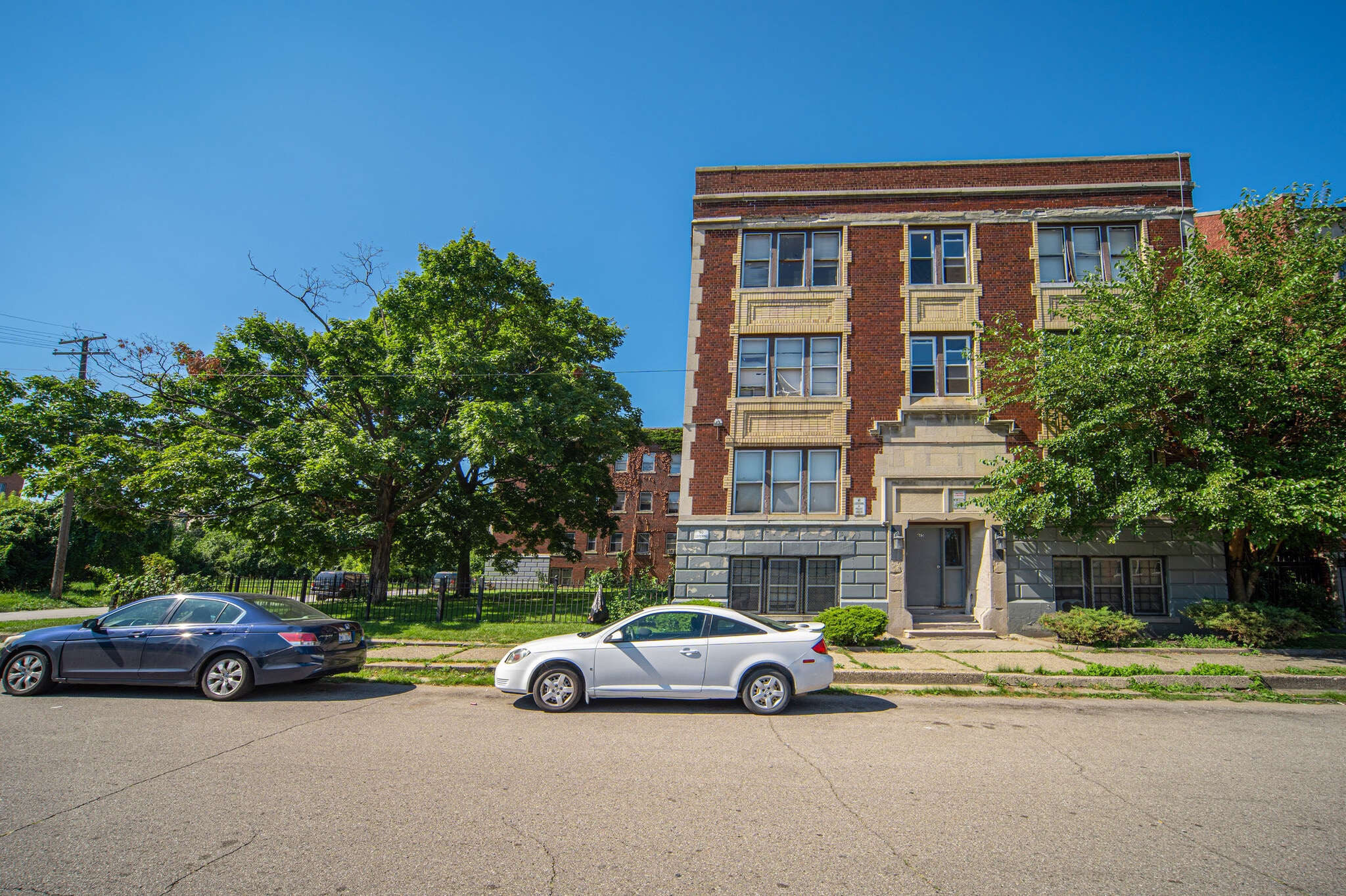 615 Field St, Detroit, MI 48214 Field Apartments