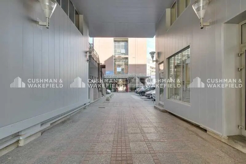 Office in Boulogne-Billancourt for lease - Building Photo - Image 3 of 12