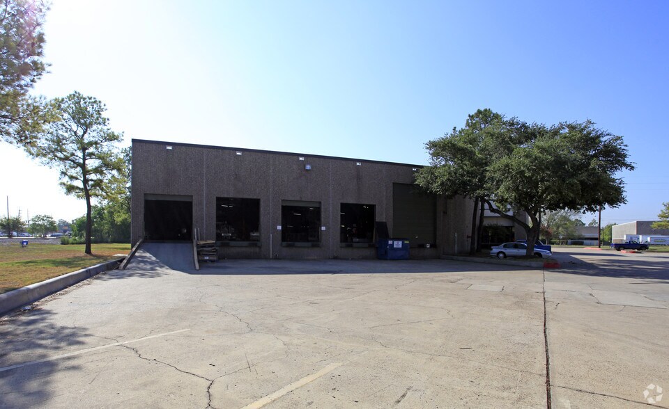 9500 W Tidwell Rd, Houston, TX for lease - Building Photo - Image 2 of 2