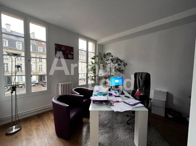 Retail in Caen for lease - Interior Photo - Image 2 of 5