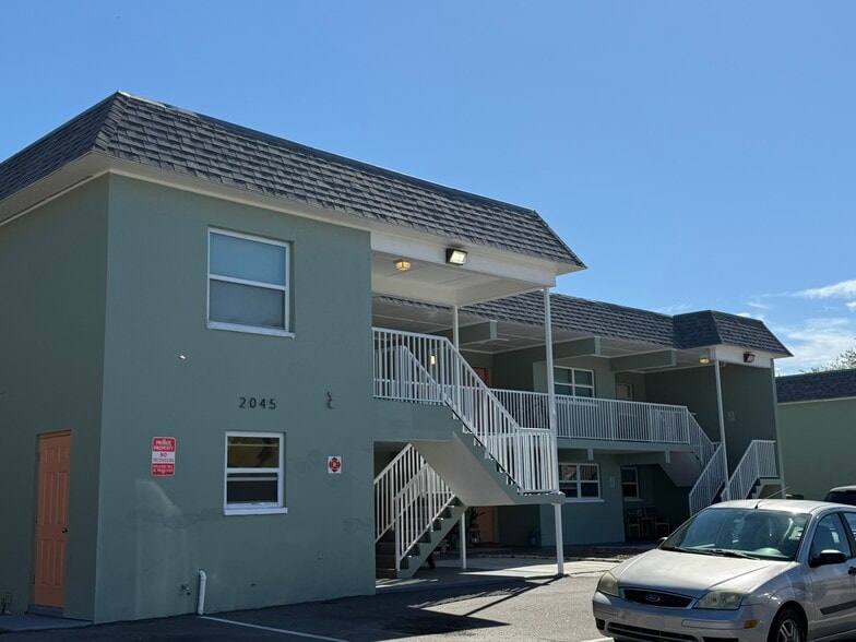 2035 Alpine Rd, Clearwater, FL for sale - Building Photo - Image 3 of 34